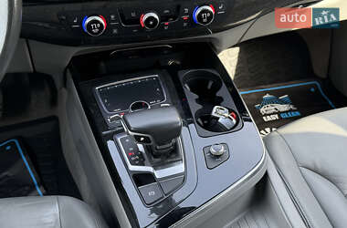 Внедорожник / Кроссовер Audi Q7 2016 в 