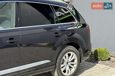 Внедорожник / Кроссовер Audi Q7 2016 в 
