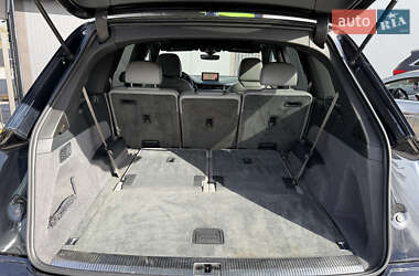 Внедорожник / Кроссовер Audi Q7 2016 в 