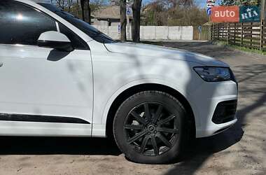 Внедорожник / Кроссовер Audi Q7 2017 в 