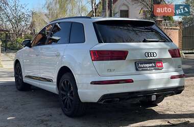 Внедорожник / Кроссовер Audi Q7 2017 в 