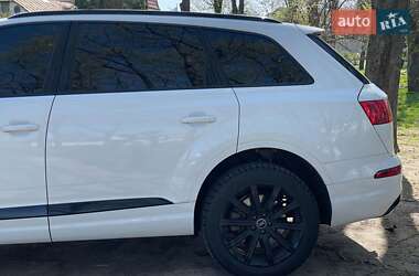 Внедорожник / Кроссовер Audi Q7 2017 в 