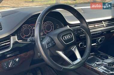 Внедорожник / Кроссовер Audi Q7 2017 в 