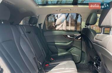 Внедорожник / Кроссовер Audi Q7 2017 в 