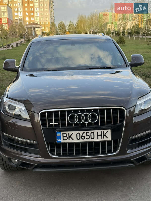 Позашляховик / Кросовер Audi Q7 2011 в Рівному