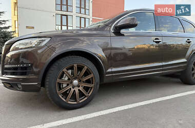 Позашляховик / Кросовер Audi Q7 2011 в 