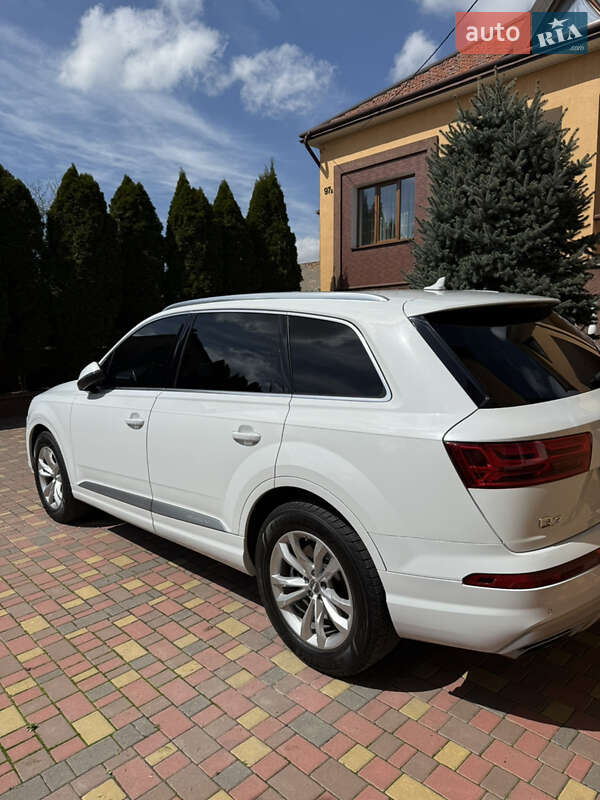 Внедорожник / Кроссовер Audi Q7 2017 в Ужгороде