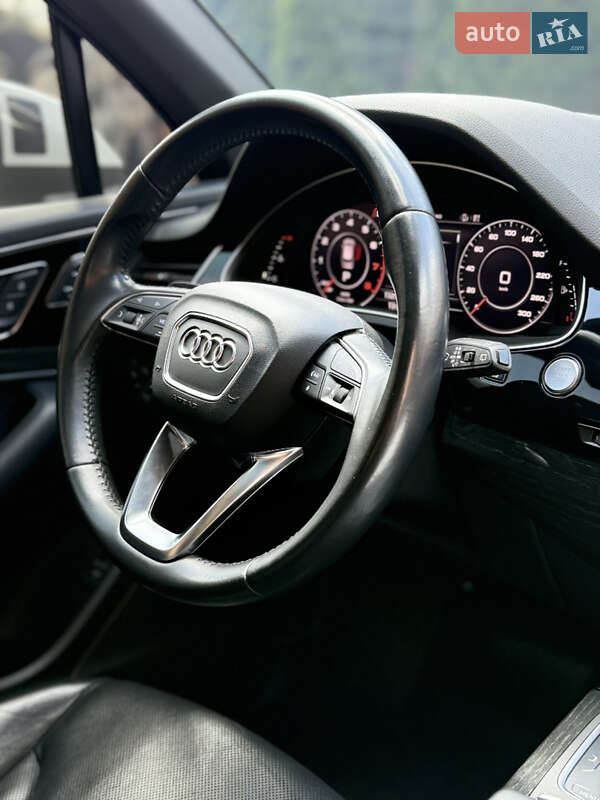 Внедорожник / Кроссовер Audi Q7 2017 в Ужгороде