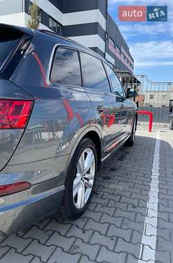 Внедорожник / Кроссовер Audi Q7 2017 в 