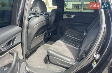 Позашляховик / Кросовер Audi Q7 2015 в 