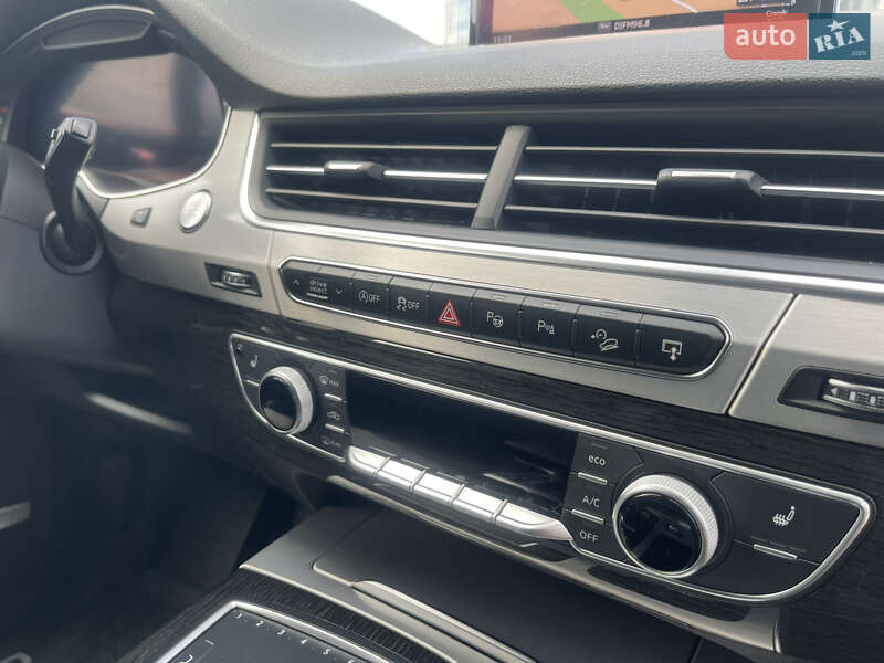 Внедорожник / Кроссовер Audi Q7 2015 в Киеве