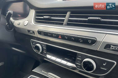 Позашляховик / Кросовер Audi Q7 2015 в 