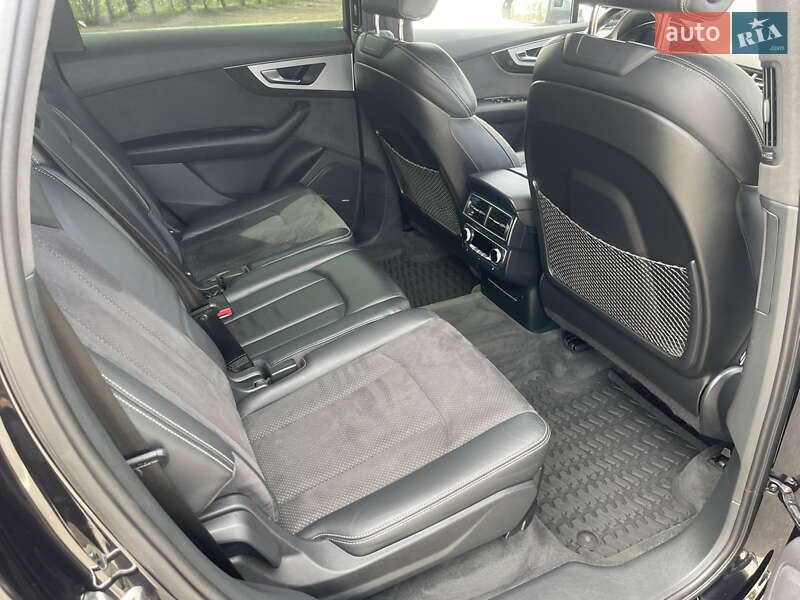 Внедорожник / Кроссовер Audi Q7 2015 в Киеве