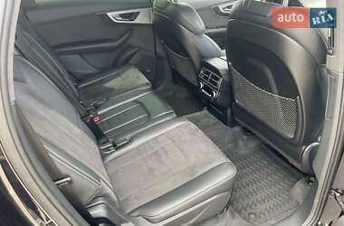 Позашляховик / Кросовер Audi Q7 2015 в 