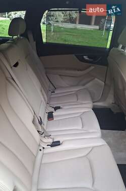 Внедорожник / Кроссовер Audi Q7 2016 в 