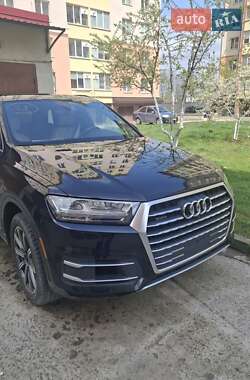 Внедорожник / Кроссовер Audi Q7 2016 в 