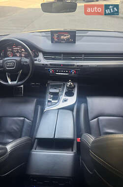 Внедорожник / Кроссовер Audi Q7 2017 в 