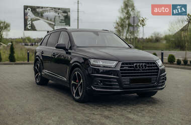 Внедорожник / Кроссовер Audi Q7 2016 в 