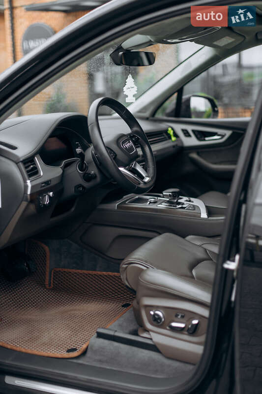 Внедорожник / Кроссовер Audi Q7 2016 в Луцке