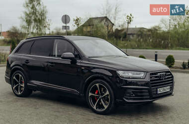 Внедорожник / Кроссовер Audi Q7 2016 в 