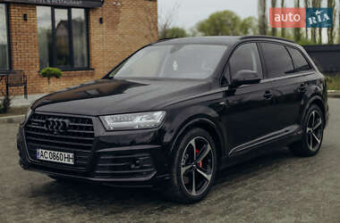 Внедорожник / Кроссовер Audi Q7 2016 в 