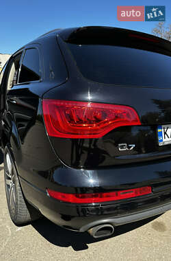 Внедорожник / Кроссовер Audi Q7 2014 в 