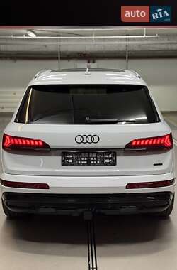 Внедорожник / Кроссовер Audi Q7 2022 в 