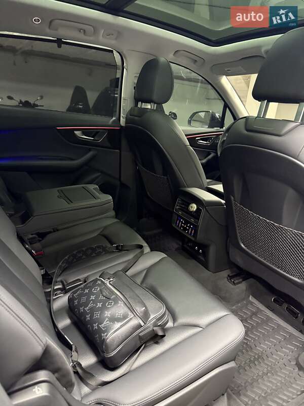 Позашляховик / Кросовер Audi Q7 2022 в Києві