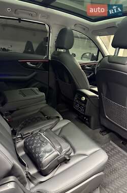 Внедорожник / Кроссовер Audi Q7 2022 в 