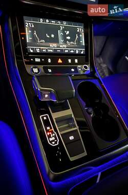 Внедорожник / Кроссовер Audi Q7 2022 в 