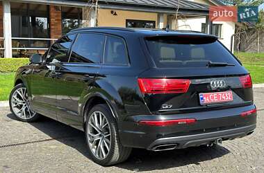 Внедорожник / Кроссовер Audi Q7 2018 в 
