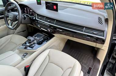 Внедорожник / Кроссовер Audi Q7 2018 в 