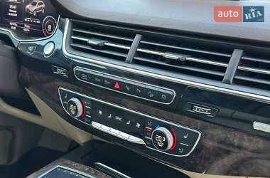 Внедорожник / Кроссовер Audi Q7 2018 в 