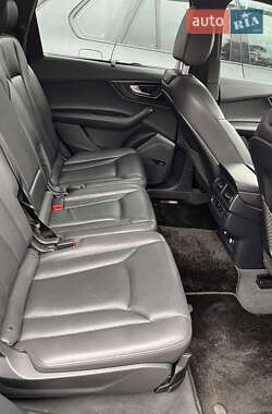 Внедорожник / Кроссовер Audi Q7 2017 в 