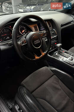 Внедорожник / Кроссовер Audi Q7 2015 в 
