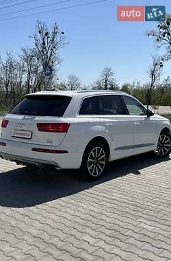 Позашляховик / Кросовер Audi Q7 2016 в 