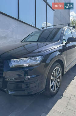 Позашляховик / Кросовер Audi Q7 2017 в 