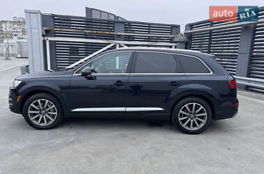 Внедорожник / Кроссовер Audi Q7 2017 в 