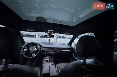 Внедорожник / Кроссовер Audi Q7 2017 в 