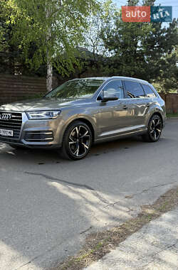 Внедорожник / Кроссовер Audi Q7 2015 в 