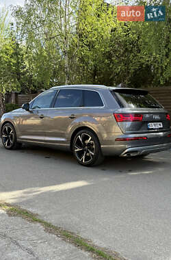 Внедорожник / Кроссовер Audi Q7 2015 в 