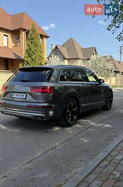 Внедорожник / Кроссовер Audi Q7 2015 в 