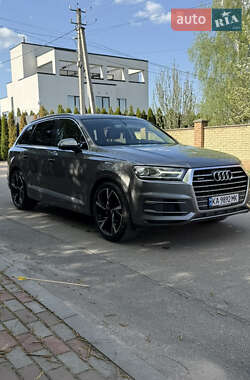 Внедорожник / Кроссовер Audi Q7 2015 в 