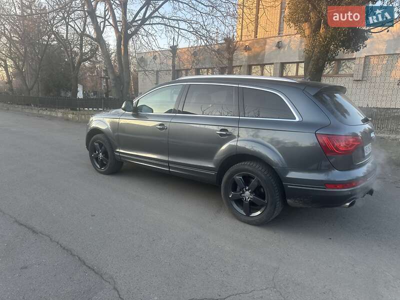 Внедорожник / Кроссовер Audi Q7 2015 в 