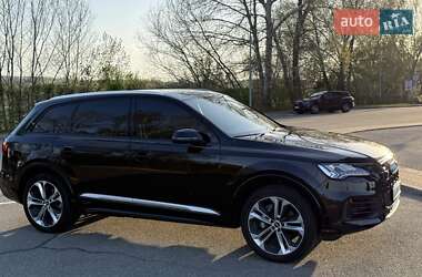 Внедорожник / Кроссовер Audi Q7 2020 в 