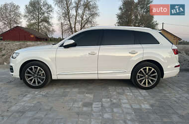 Внедорожник / Кроссовер Audi Q7 2017 в 