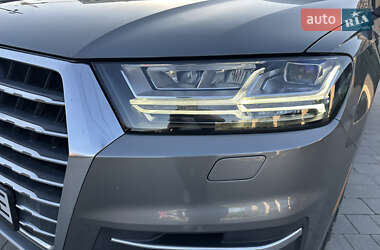 Позашляховик / Кросовер Audi Q7 2016 в 