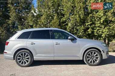 Внедорожник / Кроссовер Audi Q7 2015 в 
