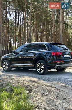 Позашляховик / Кросовер Audi Q7 2016 в 
