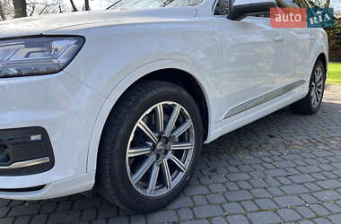 Внедорожник / Кроссовер Audi Q7 2018 в 